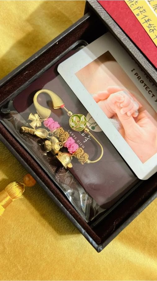 買家實拍:女寶款別針與彌月卡